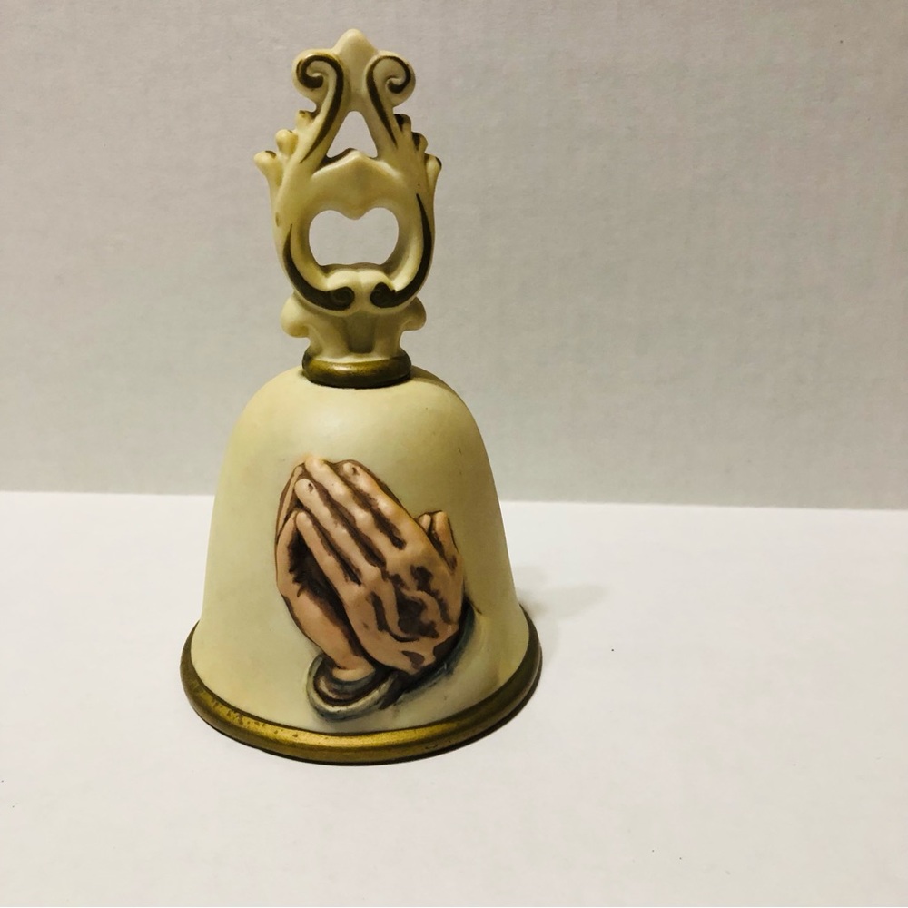 HomeCo ceramic bell 80s 3D praying hands 6” X 3.5”
Religious trinket decoration